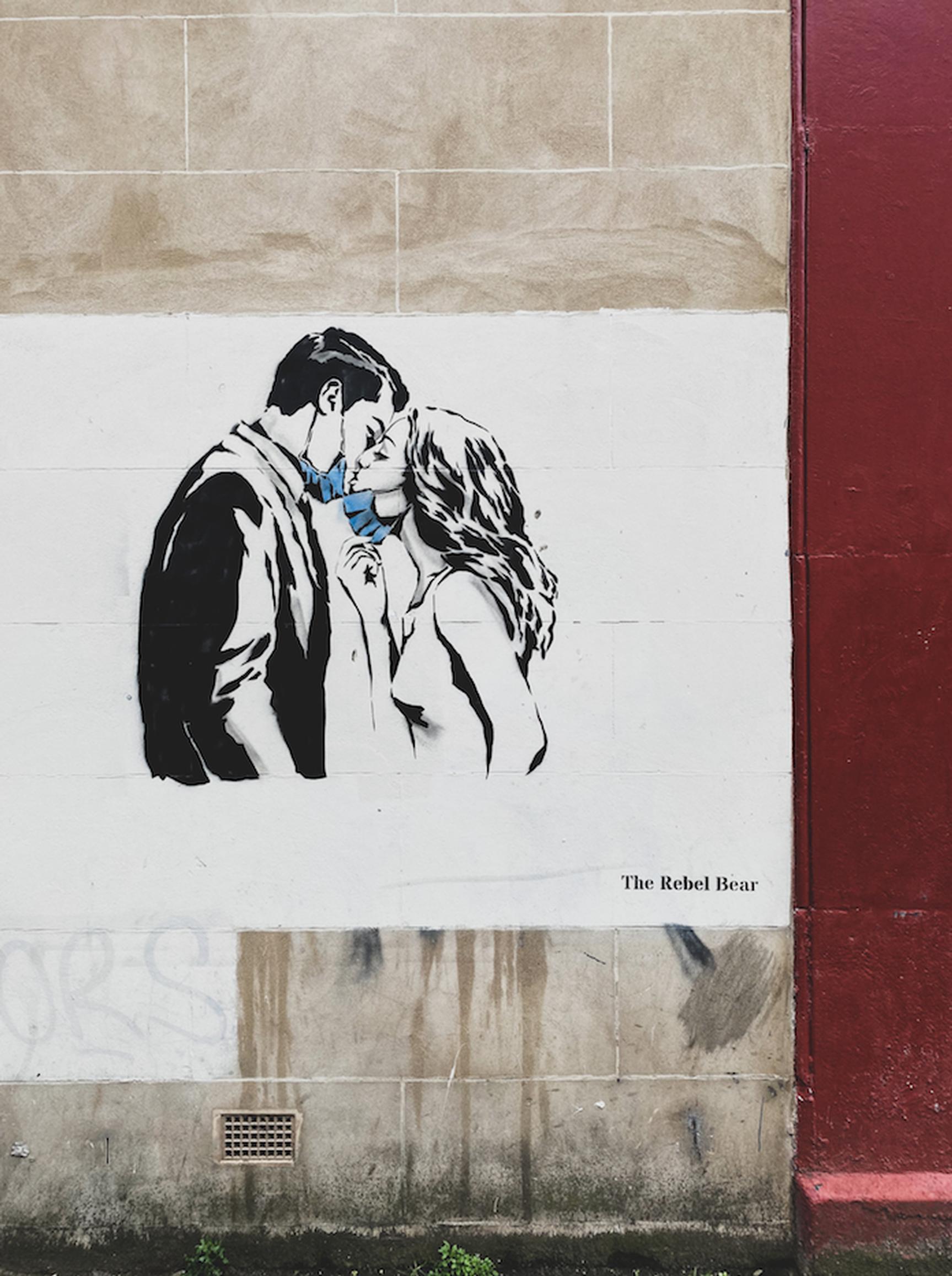 Pandemic artwork in Glasgow by Rebel Bear photographed by Crawford Jolly (Unsplash)