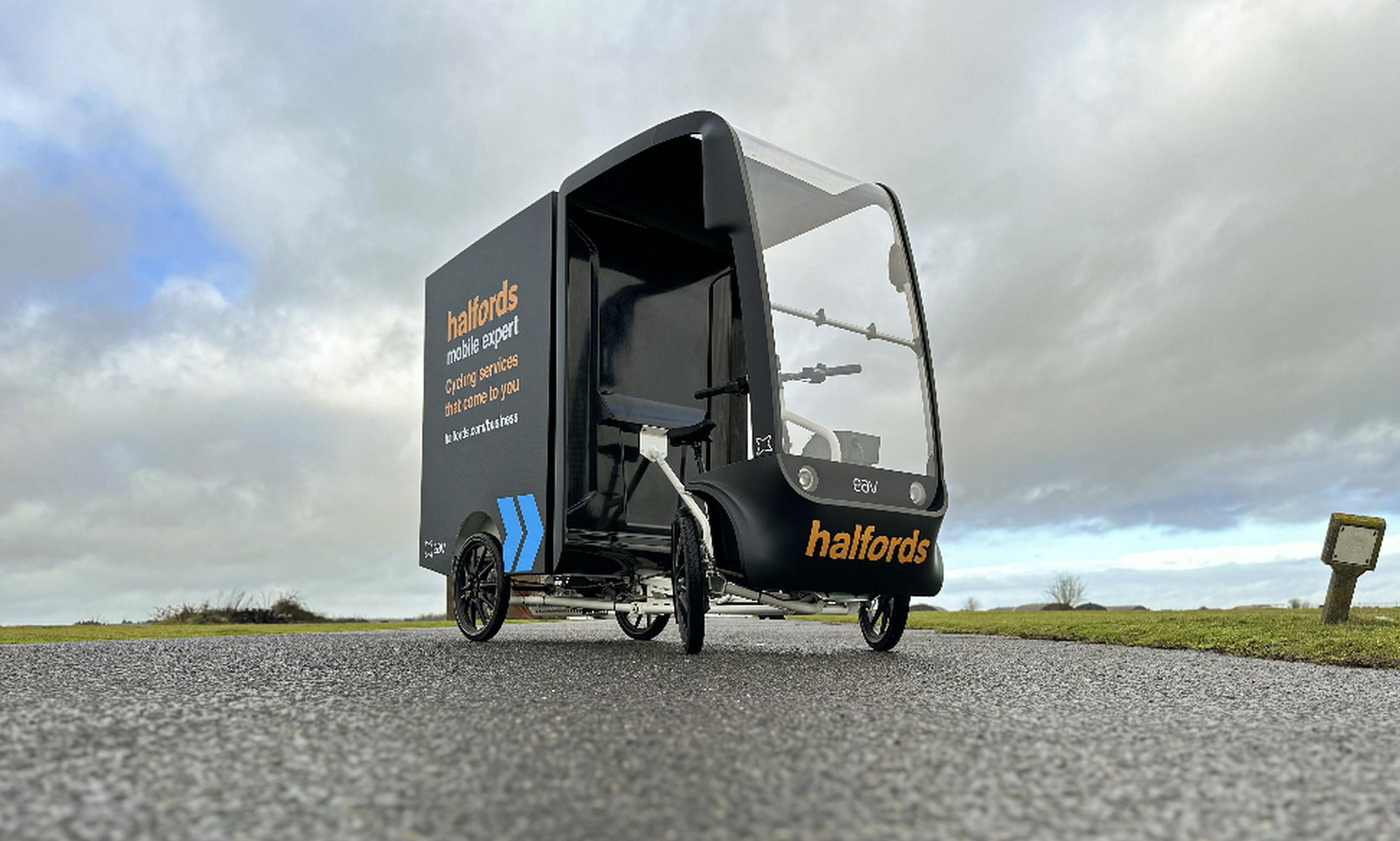 A Halfords branded EAV cargo e-bike