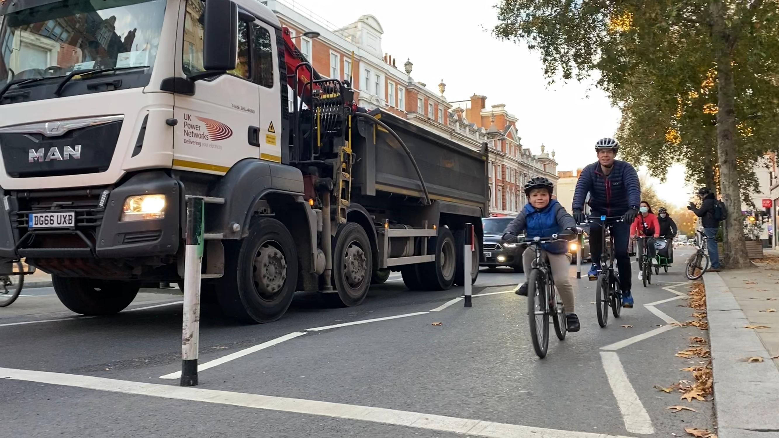 Light segregation measures were removed from Kensington High Street after two months