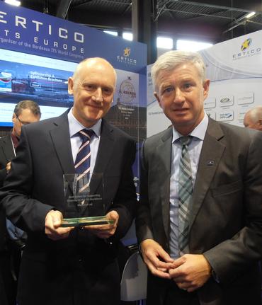 Mouchel’s Ian Patey receives the ITS Congress 2015 Diversity Award from ERTICO Chairman Cees de Wijs (right). Mouchel won the award for its support for the ITS (UK) Women in ITS Interest Group