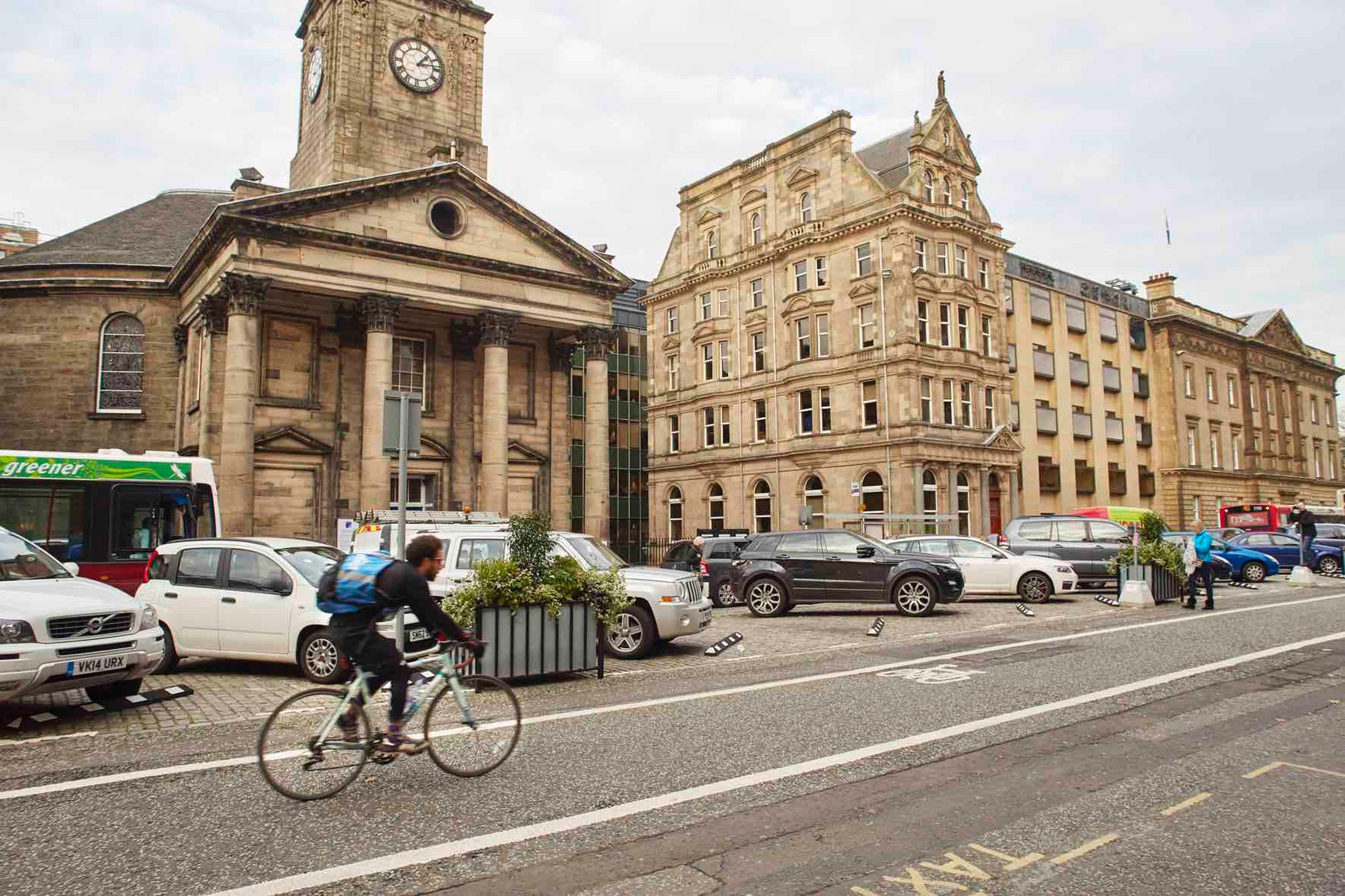A host of measures including new cycle ways are helping to improve air quality in Edinburgh, says the city council