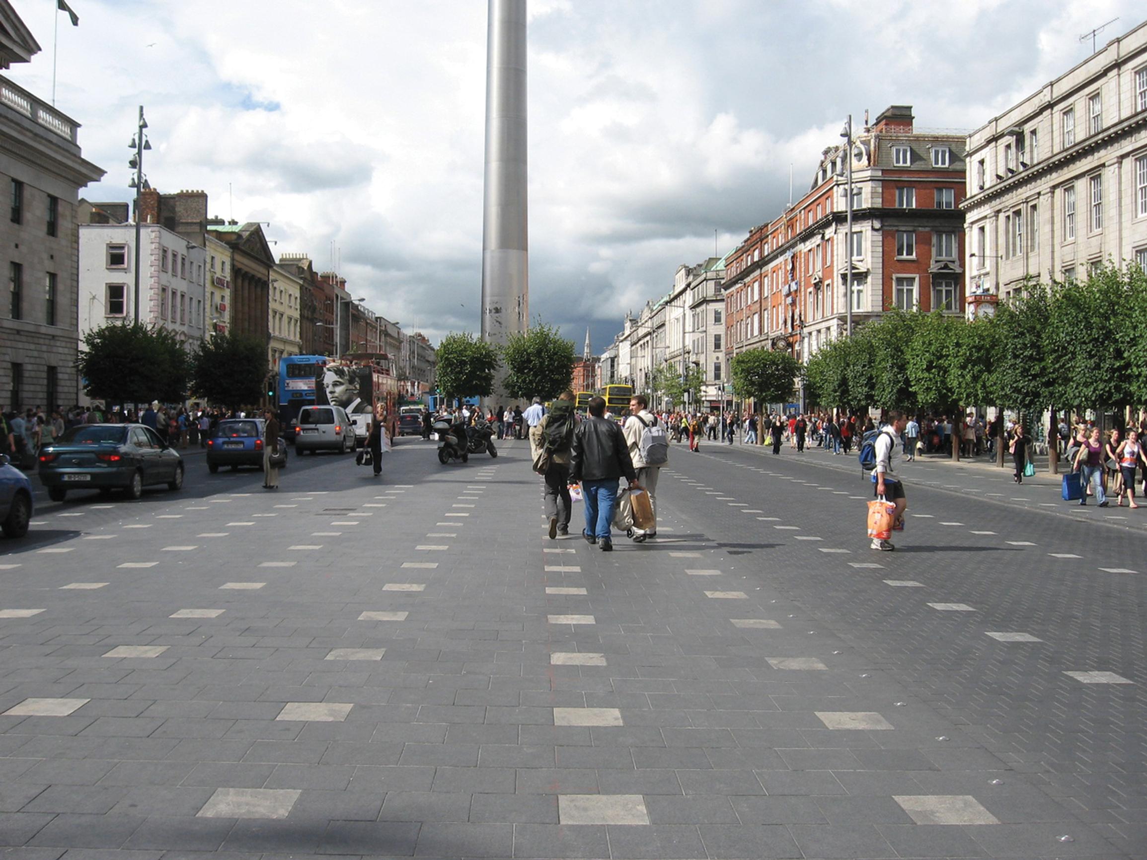 O’Connell St, Dublin: who says people can’t share nicely?