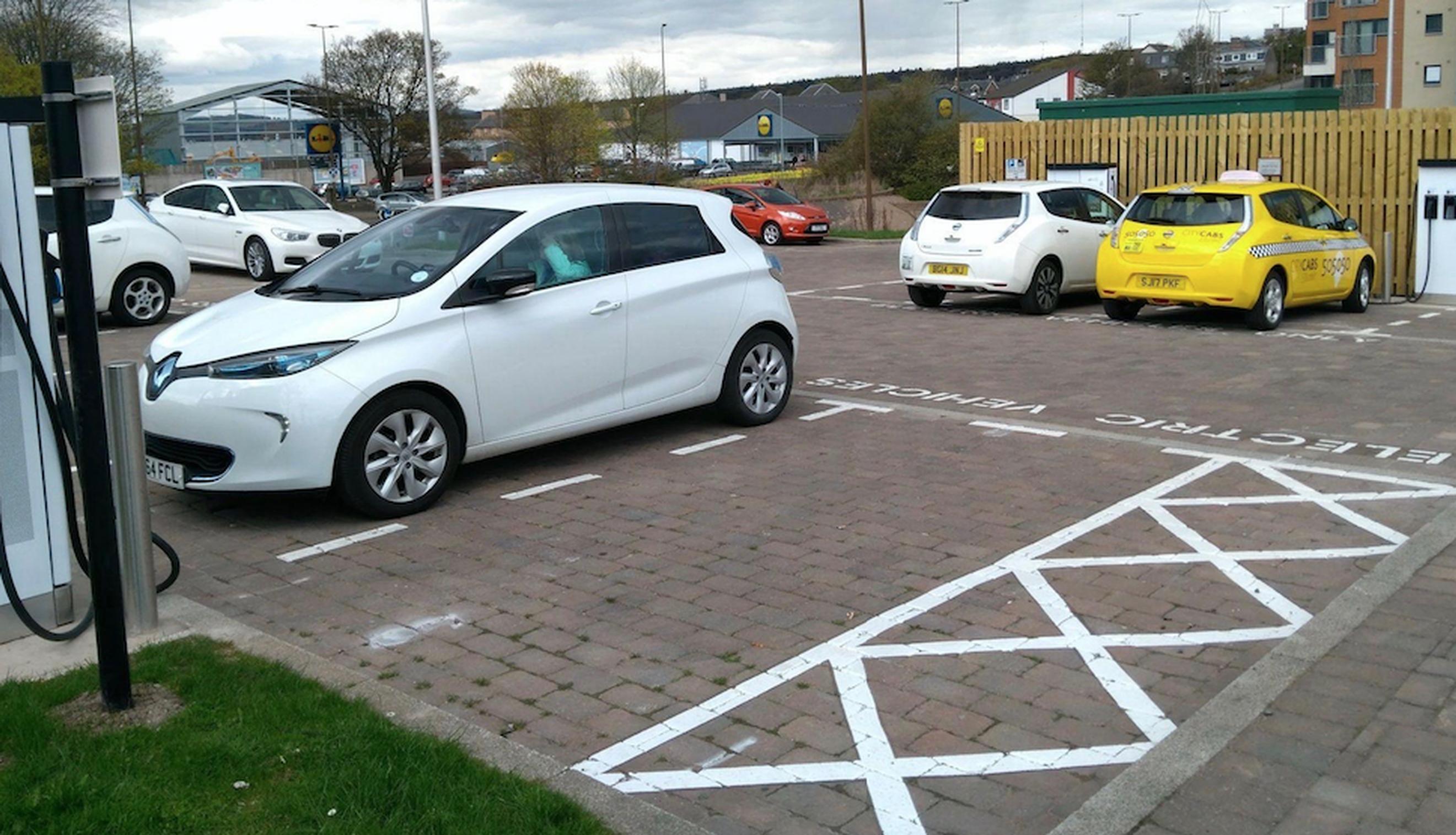 Rapid charger hub launched for Dundee's electric taxis