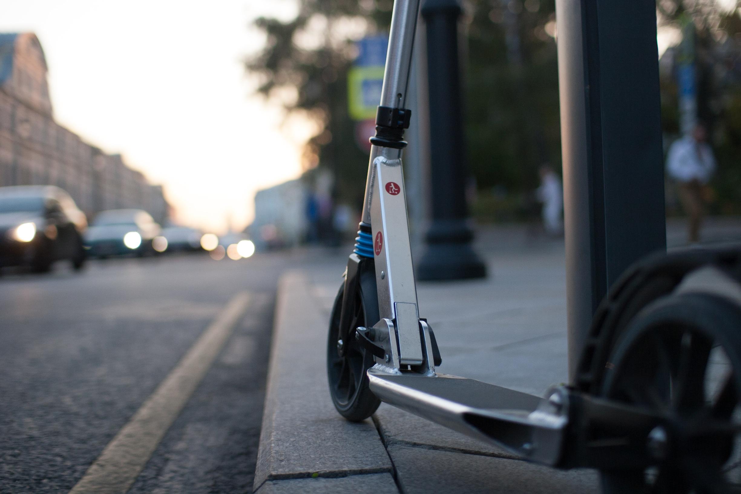 The committee calls for robust enforcement measures to eliminate pavement use of e-scooters (Unsplash)