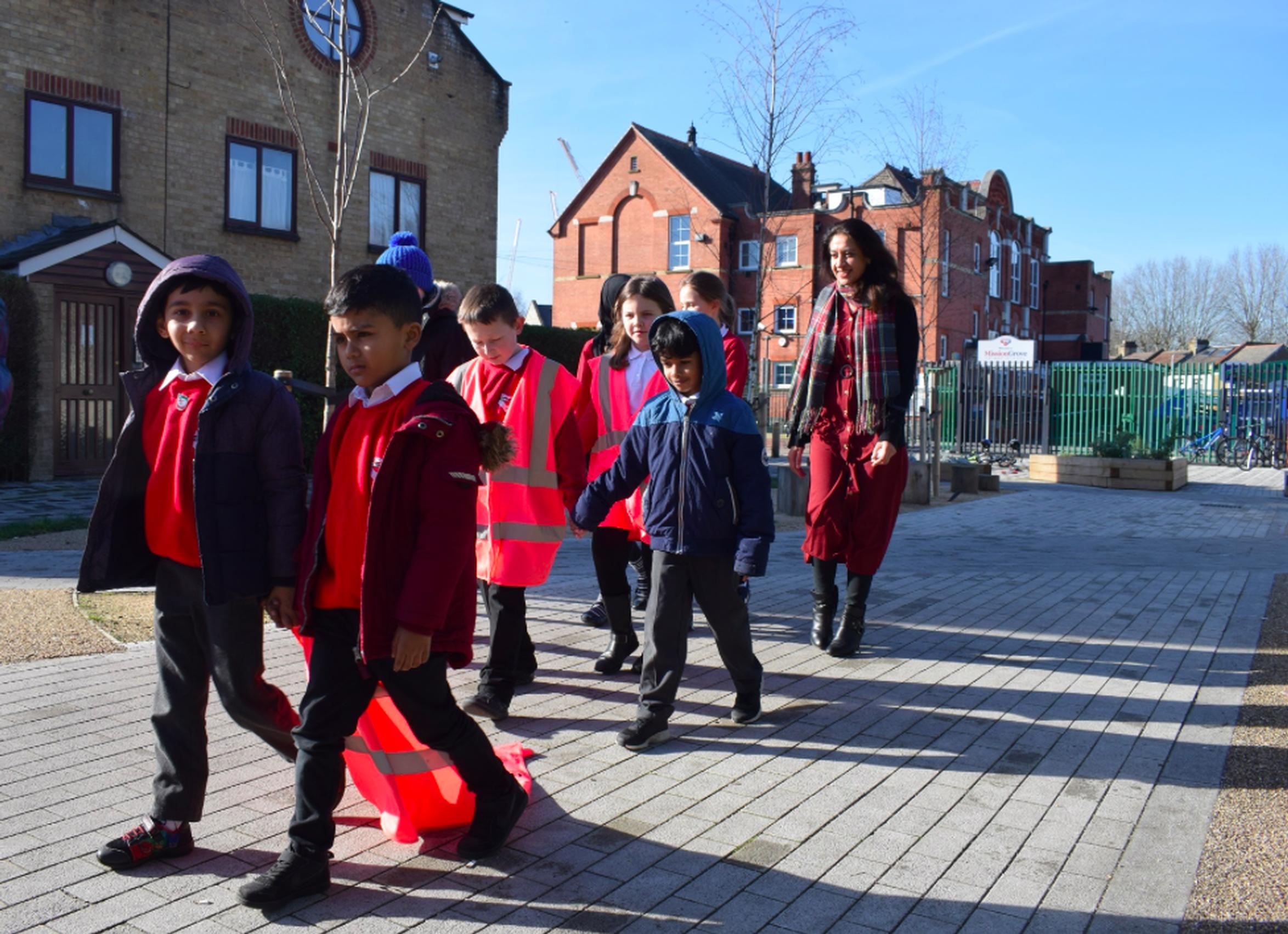 Government should work with schools to increase the number of school streets, says new report