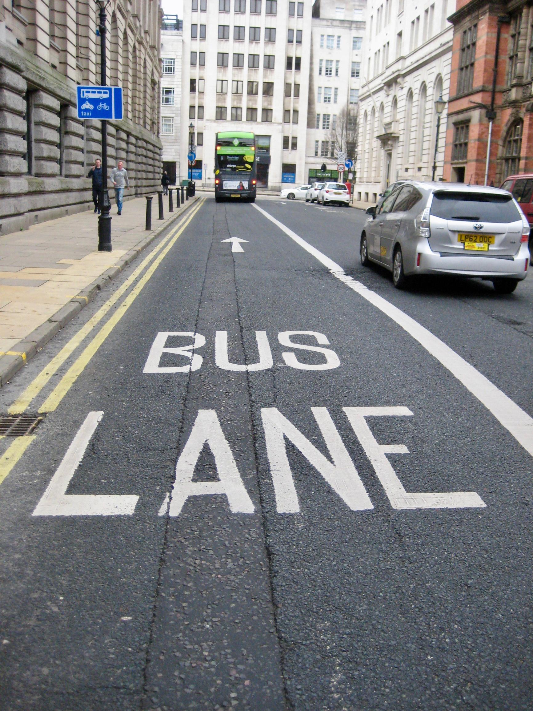 Bus lanes: let’s have more of them, says the DfT