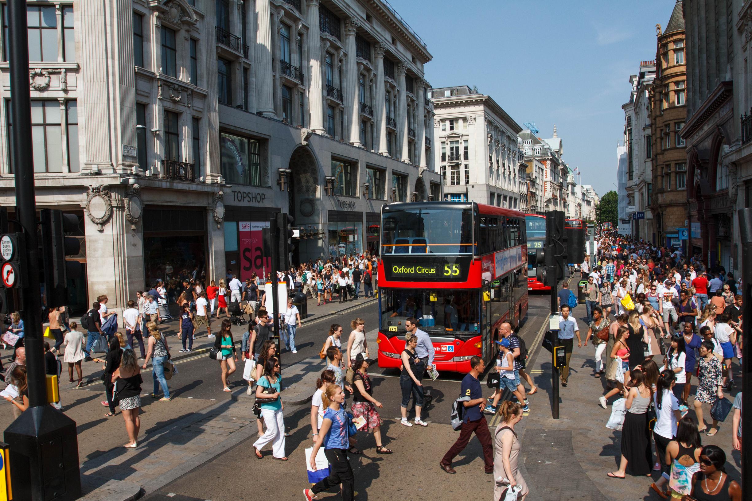 Обычный лондон. Оксфорд-стрит в Лондоне. Великобритания Оксфорд стрит. Oxford Street в Лондоне. Оксфорд стрит (англ. Oxford Street).