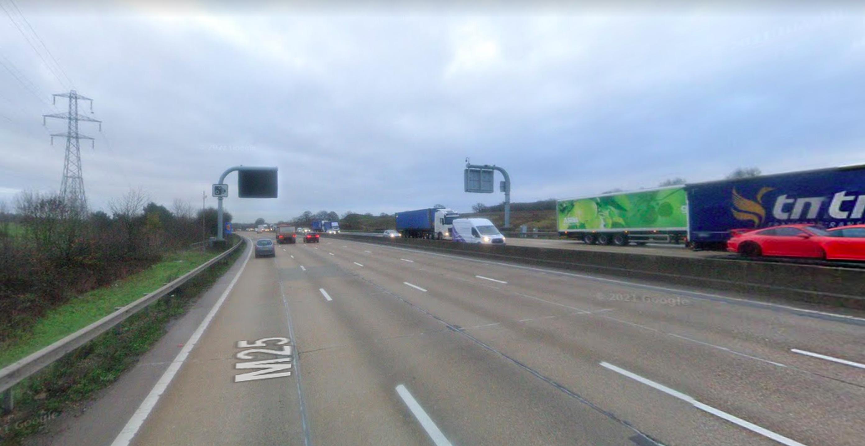 M25: all-lane running near Junction 25