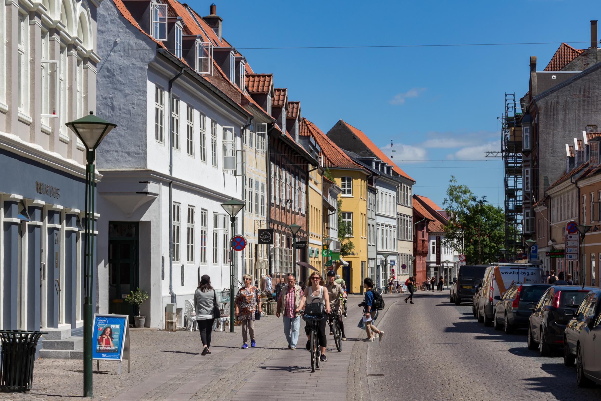 Despite its cycling culture, with 28% of all trips by bike, Copenhagen is only slightly less car-dependent than London