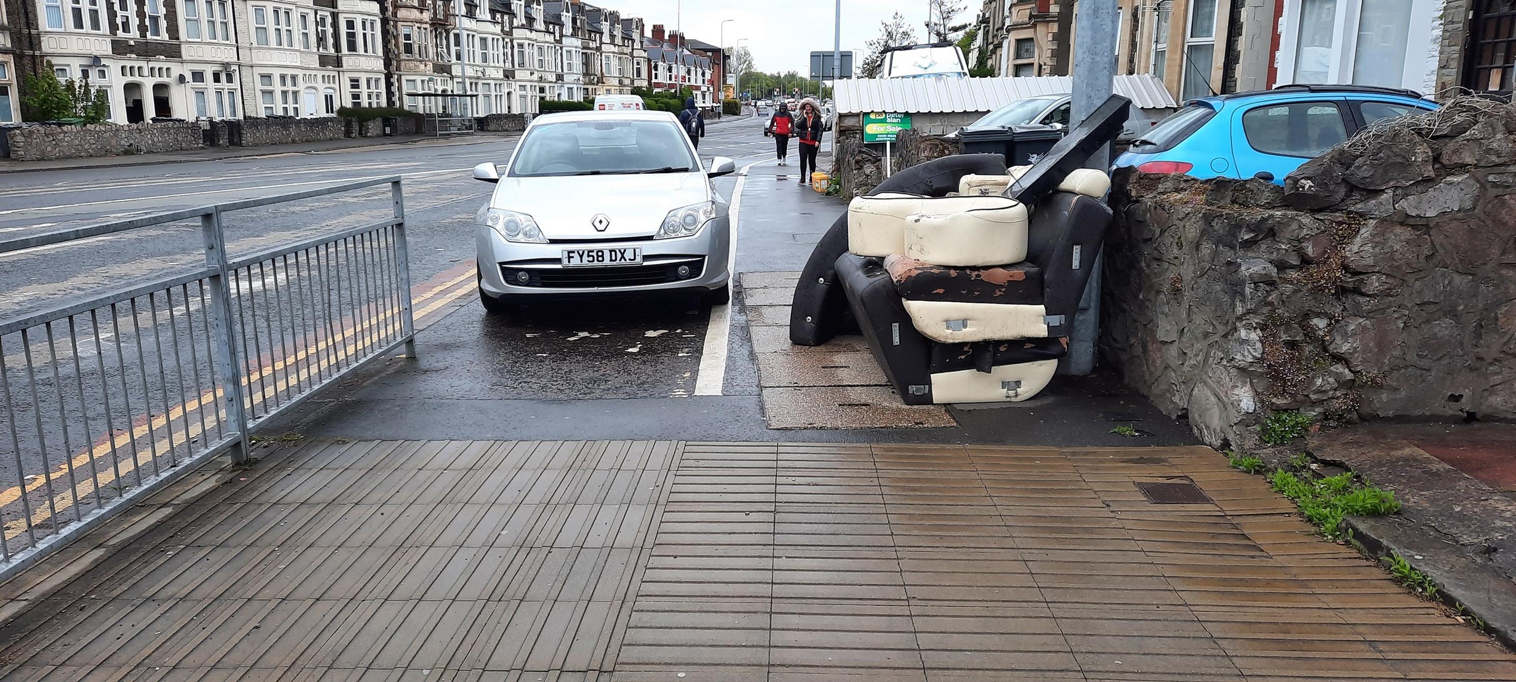 Rubbish blocking a pavement