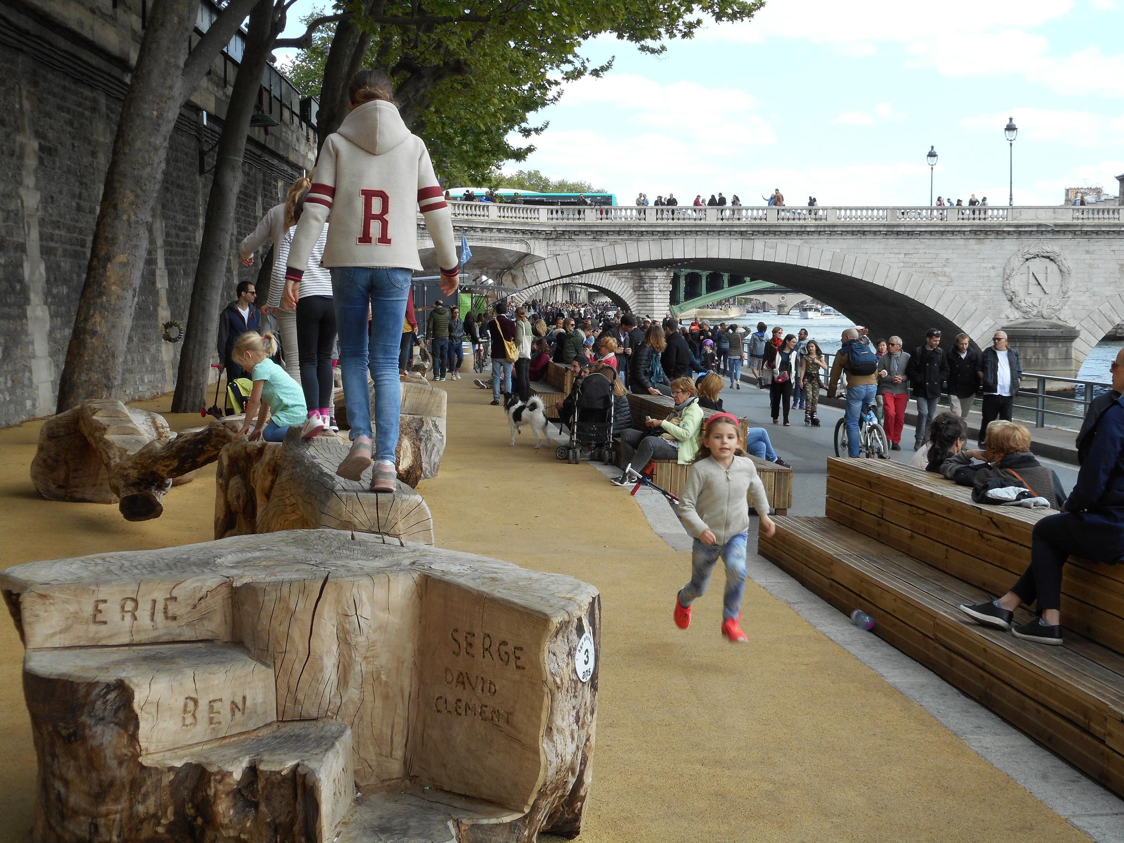 Pedestrianisation of the Seine’s Right Bank in Paris displaced traffic, causing congestion to increase, but monitoring later showed a fall in traffic on parallel routes