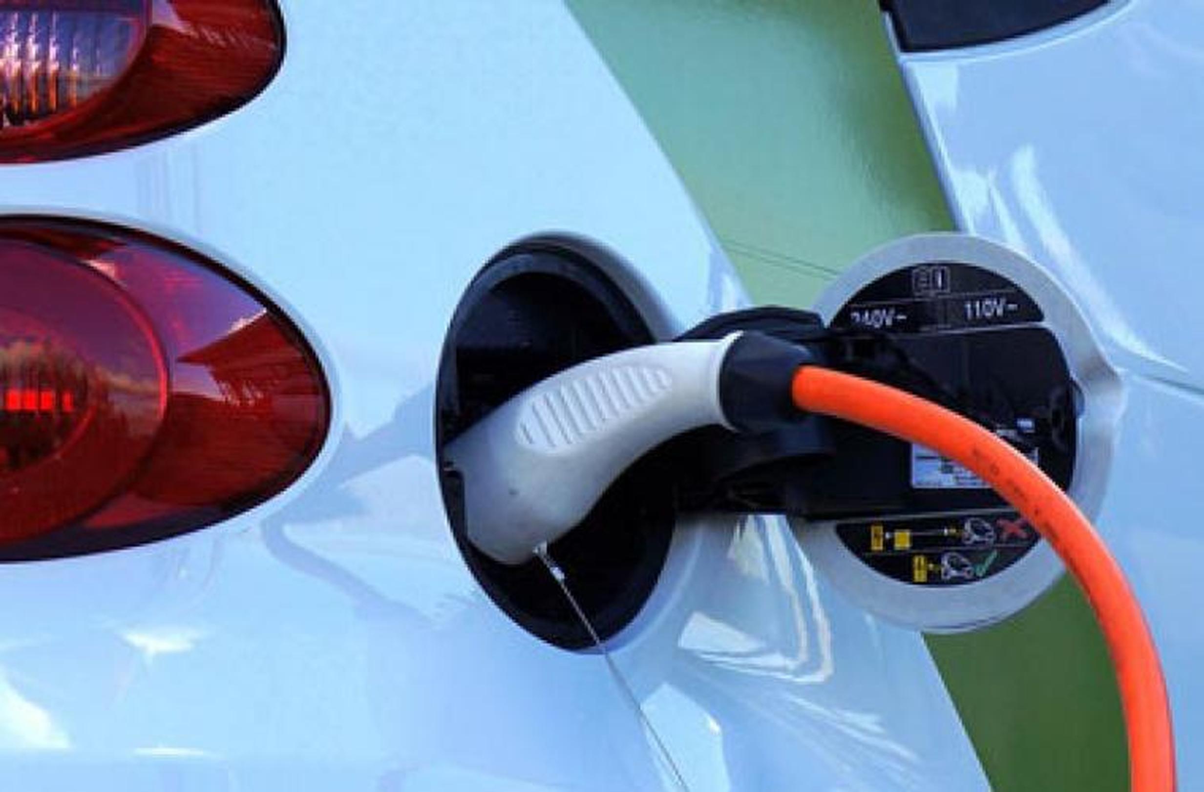 The House of Commons Transport Committee says EV charging infrastructure must be accessible and reliable by 2030