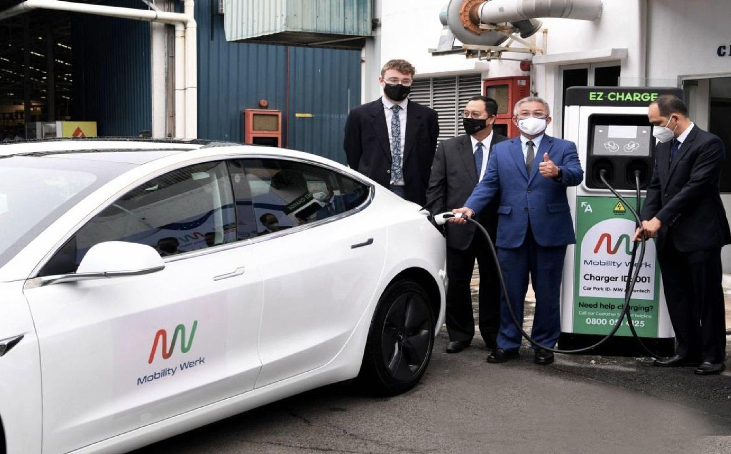 EZ-Charge operations director Peter Shadbolt looks on while Malaysian government science, technology and innovation minister Datuk Seri Dr Adham Baba plugs a car into one of the brand’s charging units to celebrate the signing of a memorandum of understanding that will see the Bicester company’s tech underpin Malaysia’s EV infrastructure