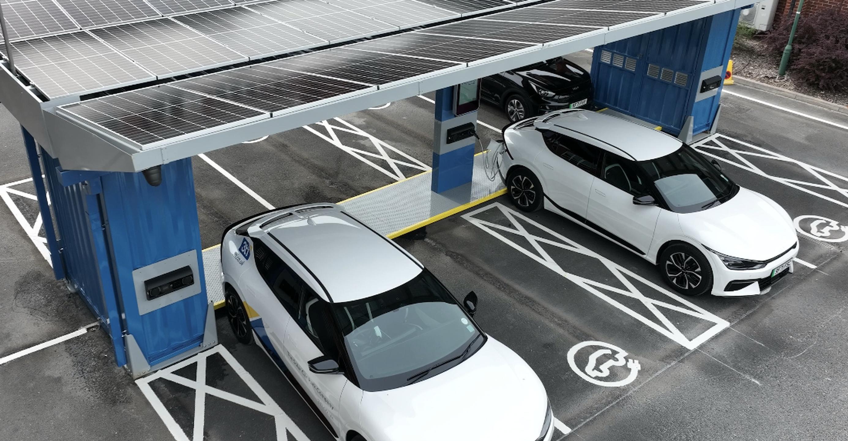 The Papilio3 solar car port with EV charging