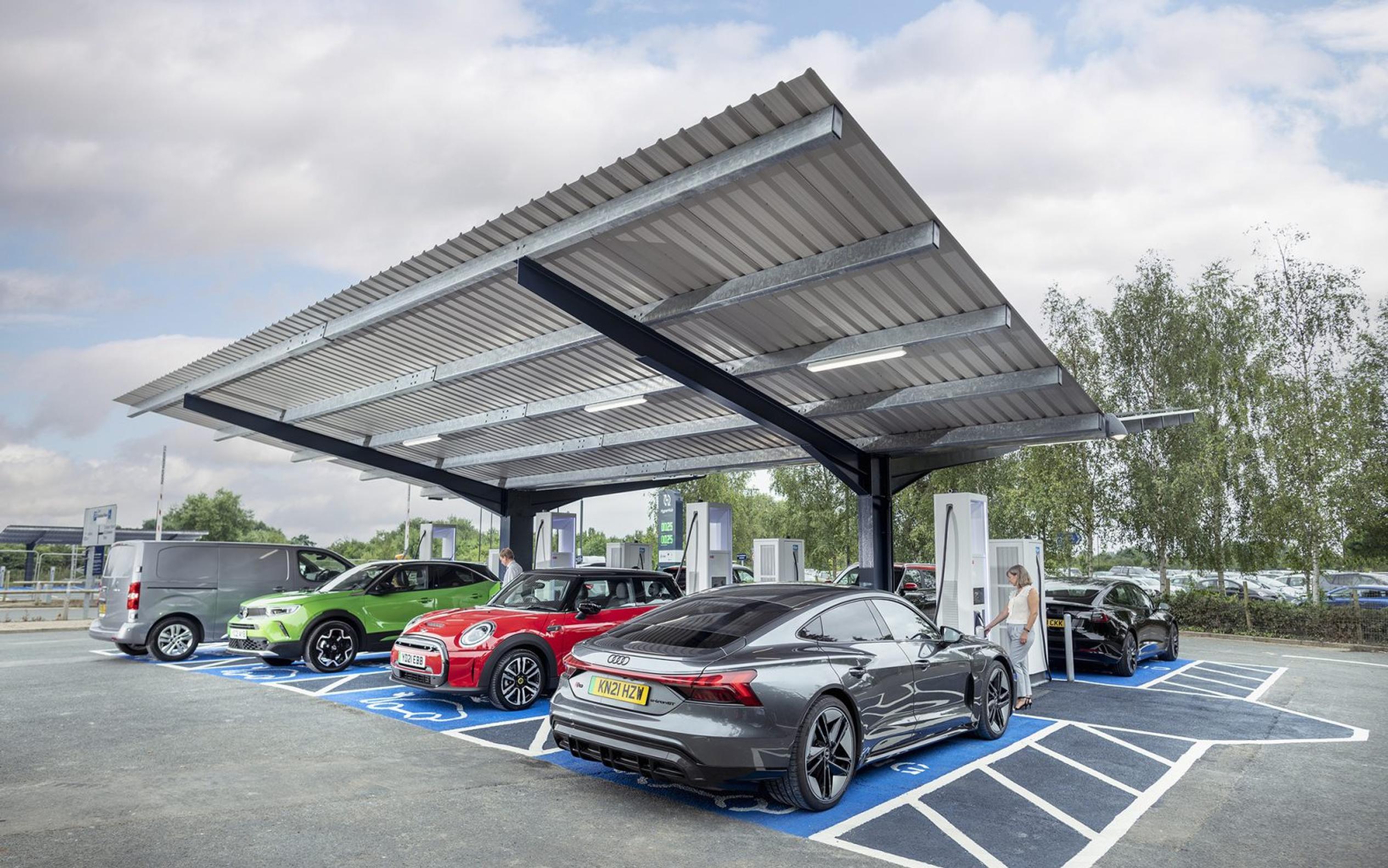 The EV charging HyperHub utilises solar canopies along with battery storage (GridBeyond)