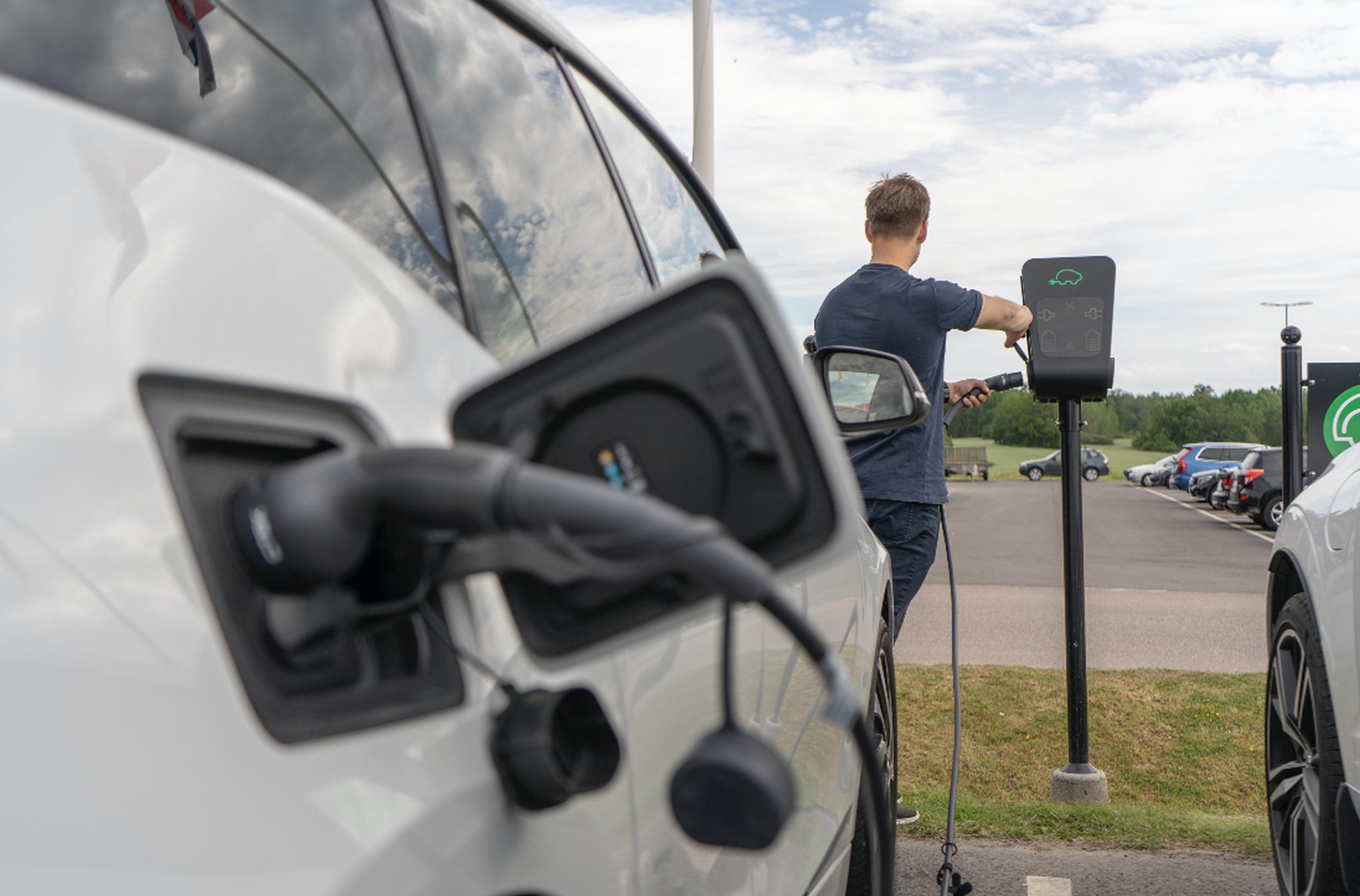 Only 56% of EV owners are now charging at home (down from 78% in 2021), with 20% charging at shopping centres, 20% at work, 11% at hotels and 8% at restaurants