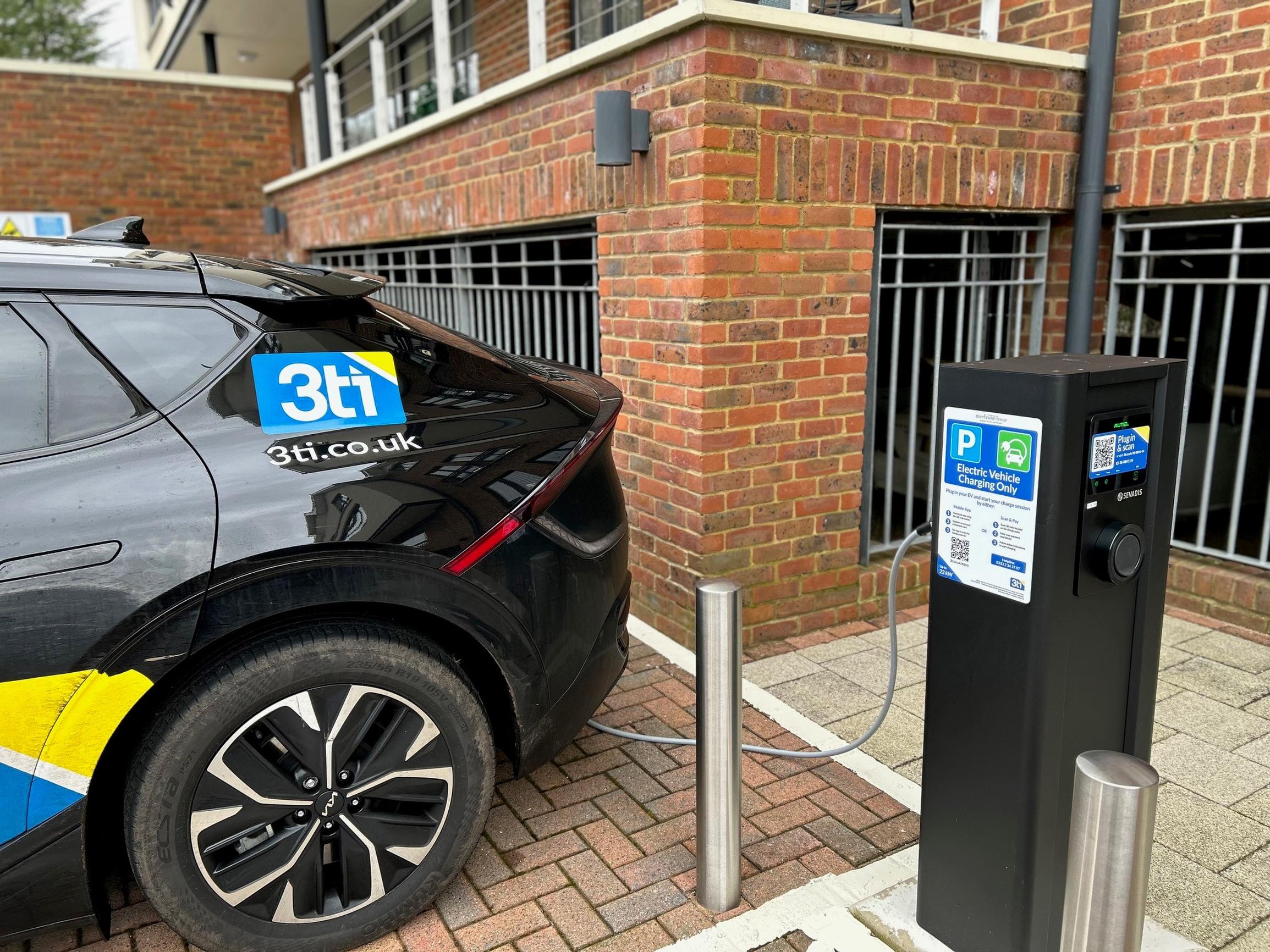 A 3ti solar powered chargepoint