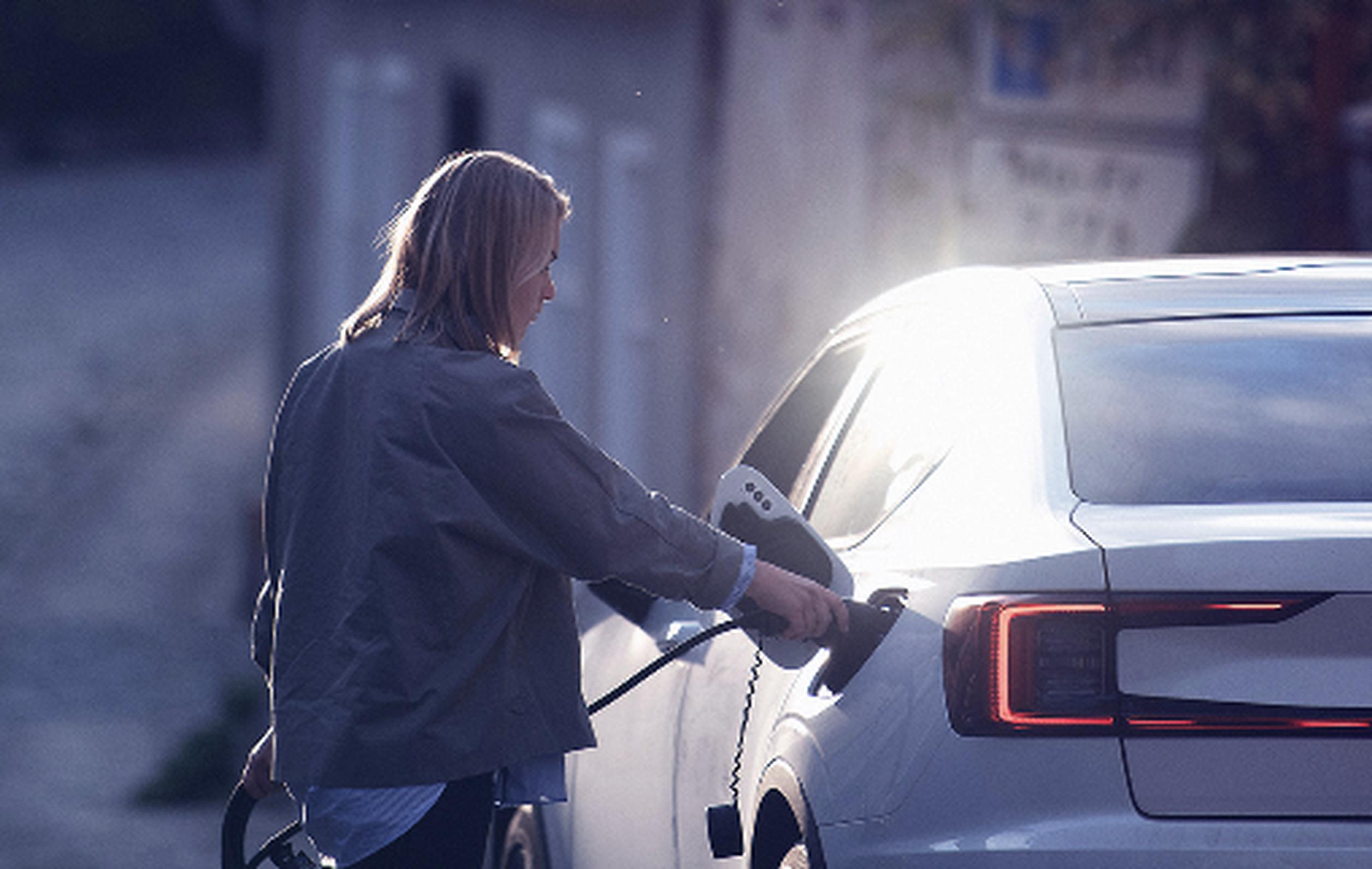 Parkopedia partners with Plugsurfing to provide in-car EV charging payments