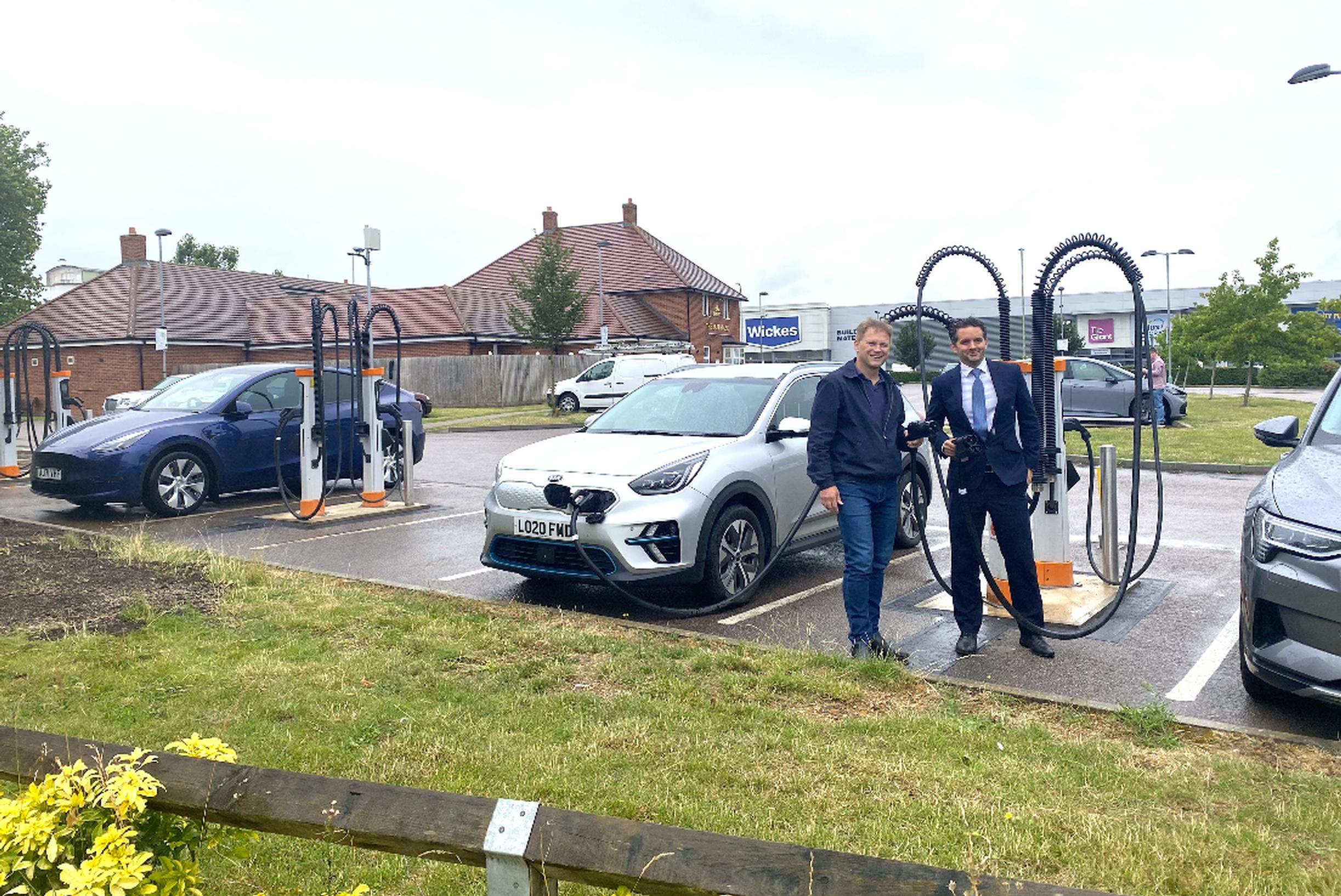 Grant Shapps MP with Osprey Charging CEO Ian Johnston at the new charging hub