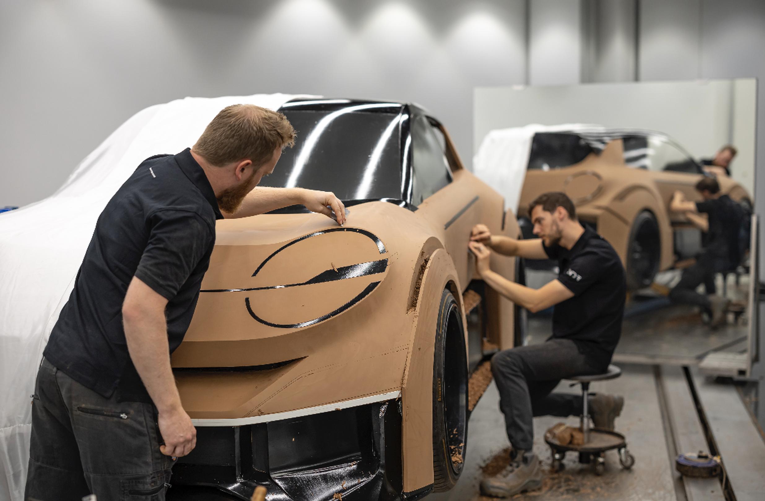 Modelling the Nissan Concept 20-23