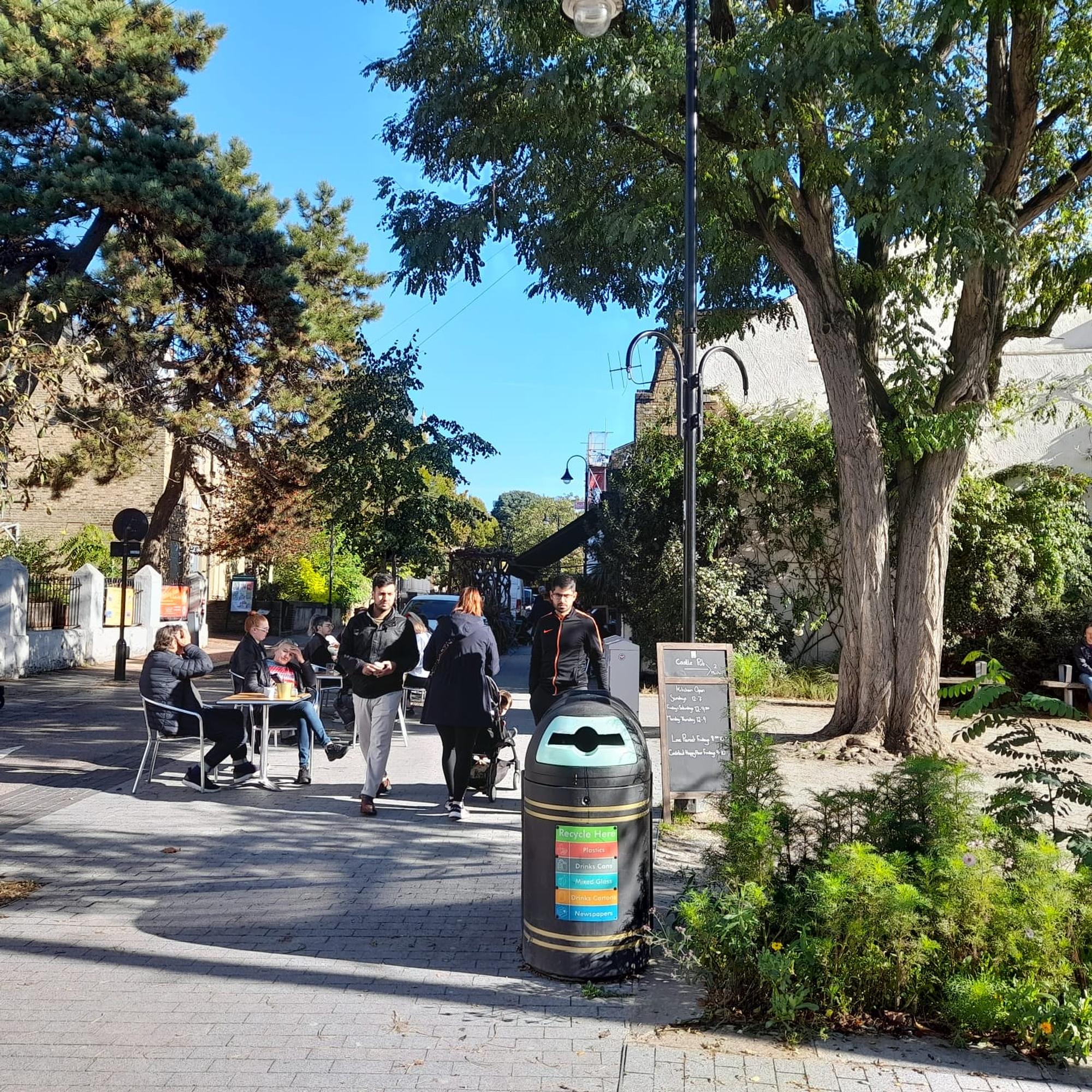 Creating attractive places to socialise and consume improves footfall and generates commercial returns. For the local community, quality of life is enhanced and vitality is brought to the neighbourhood