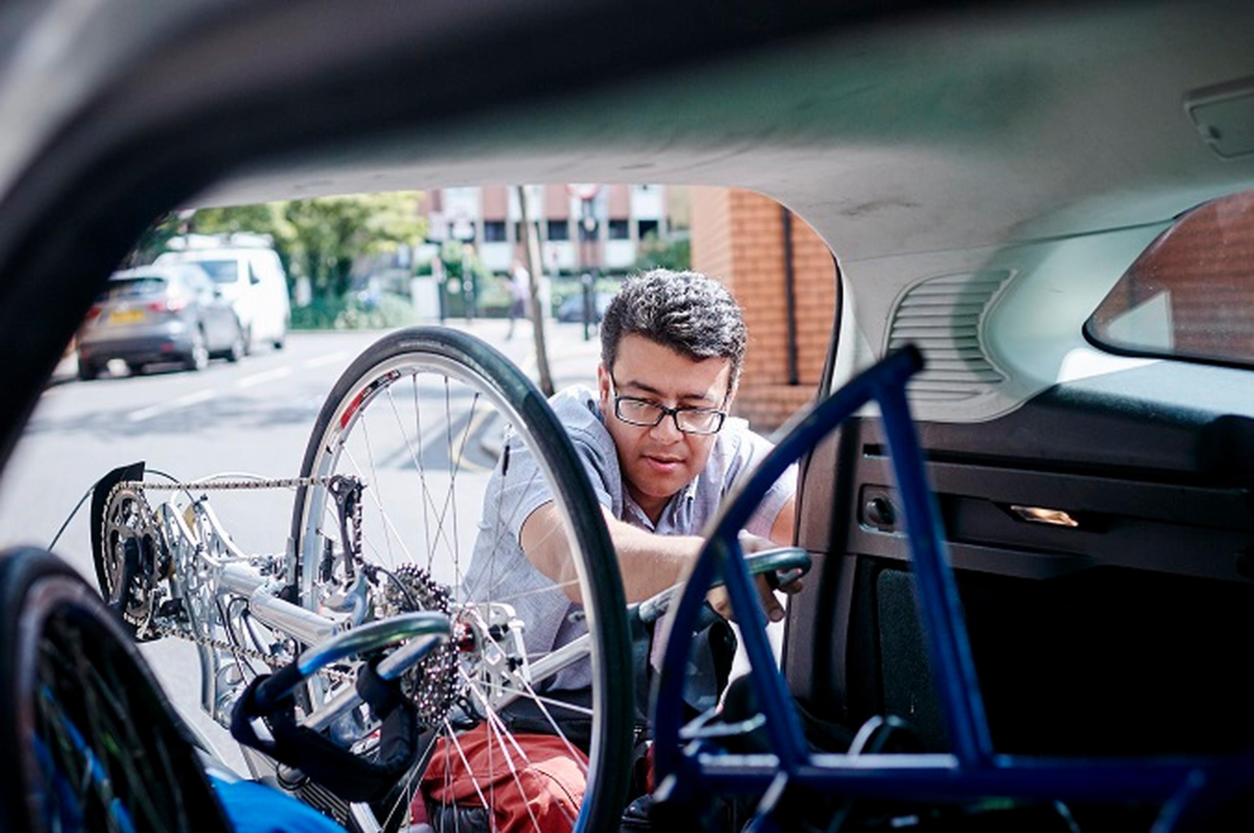 An RiDC panel member using his car