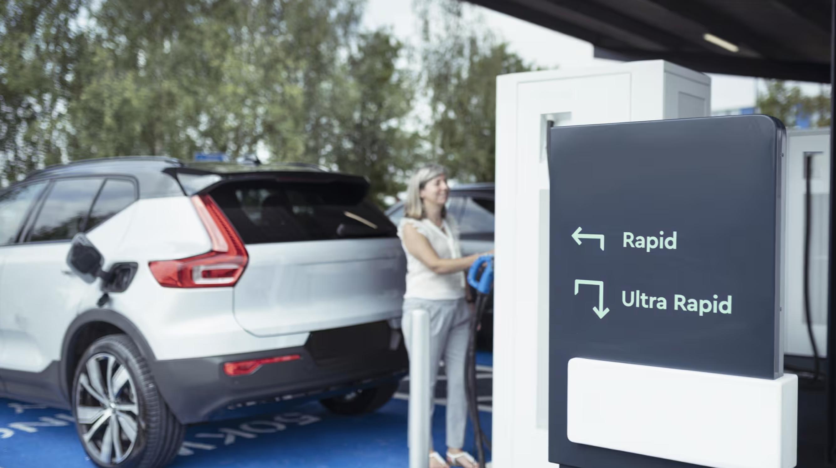 There are now more than 400 ultra-rapid chargers at services which means more than half (55%) can now offer some of the fastest possible charging speeds to drivers (RAC)