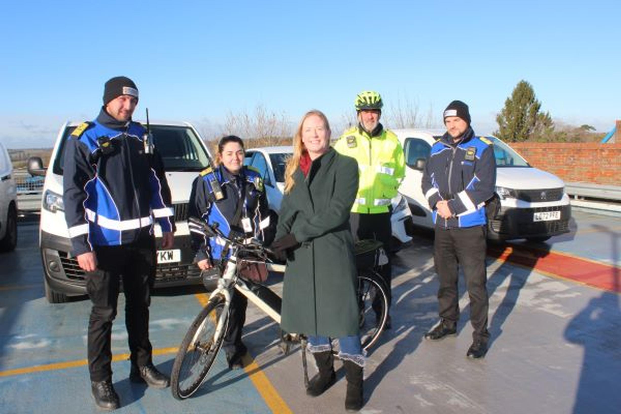 Cllr Helen Campbell, chair of the Public Realm Committee (centre), inspects the all-electric fleet with CEOs Alex, Daniela, Julius and Oskar