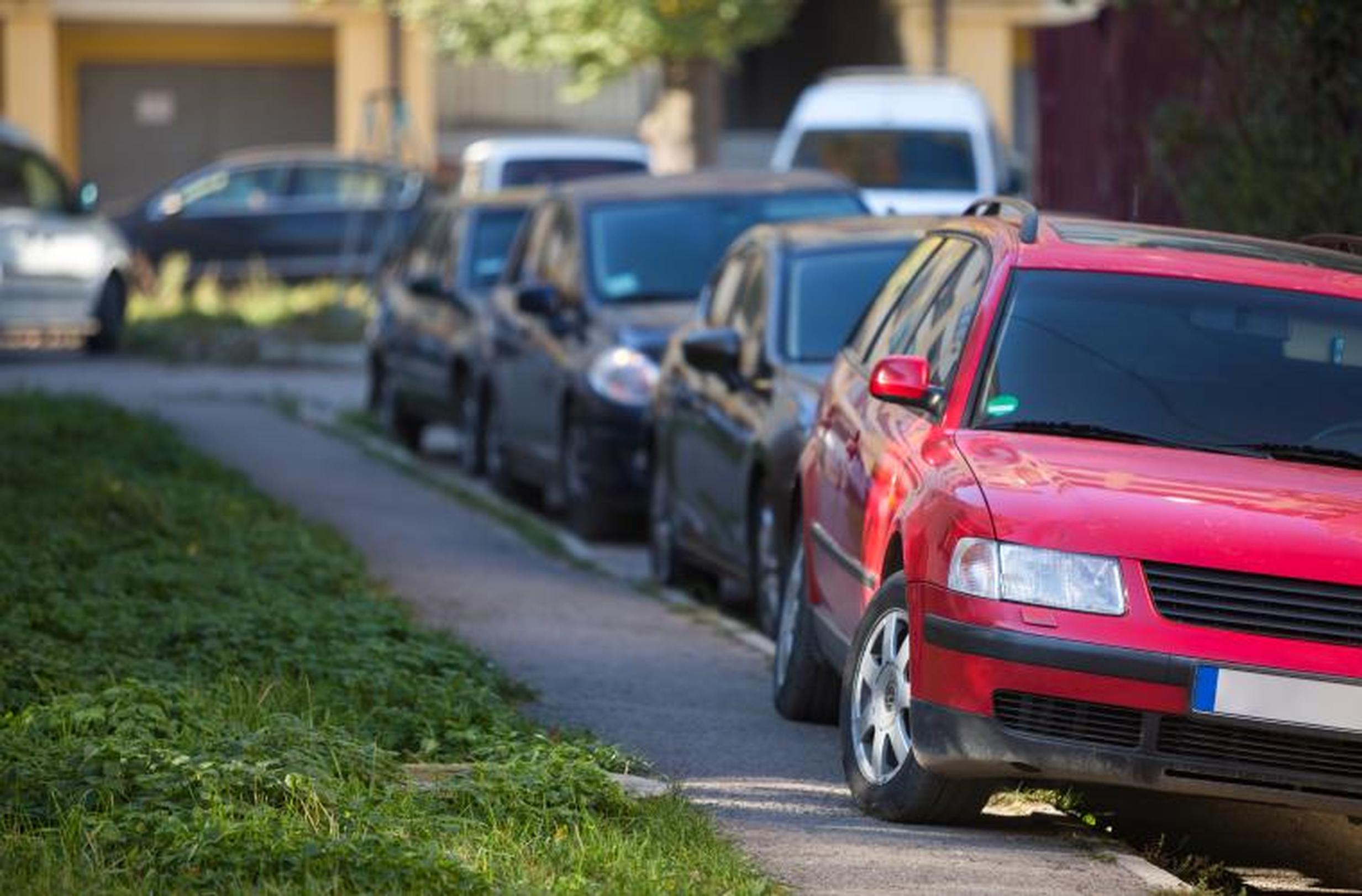 Pavement parking: Government needs to step up