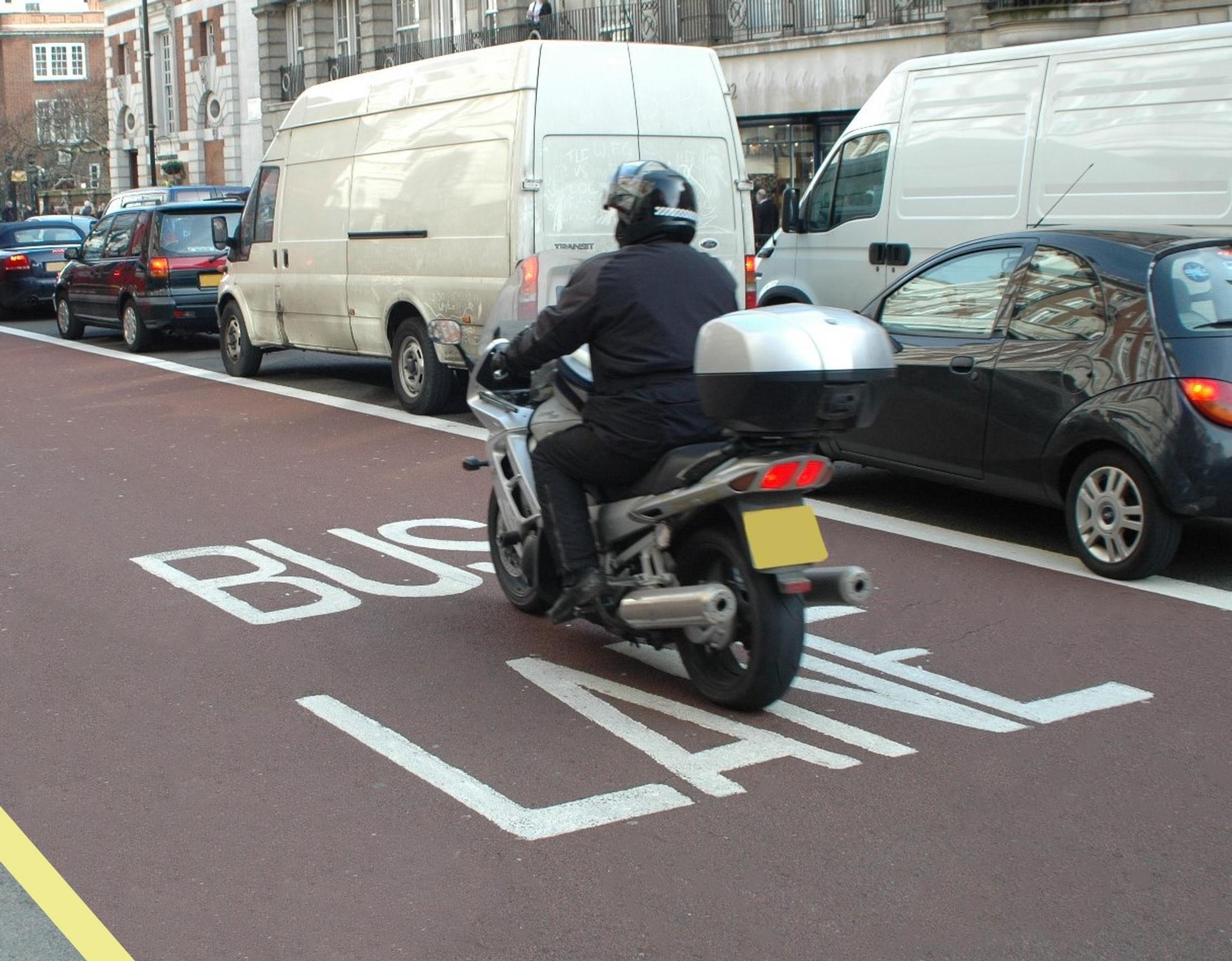 DfT publishes guidance on letting motorbikes use bus lanes