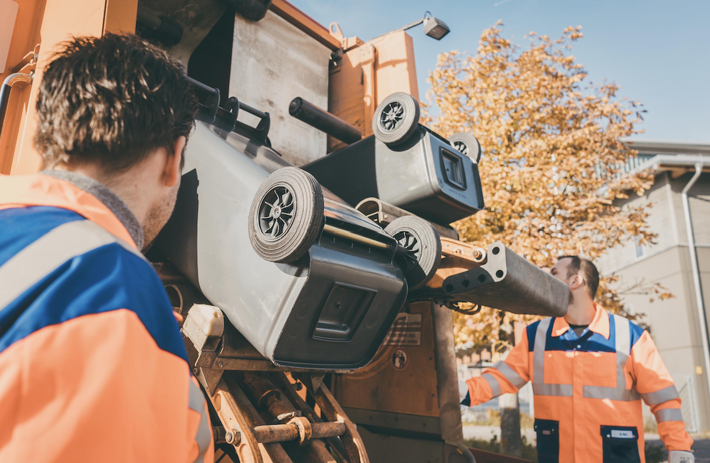 Refuse collection vehicles are amongst the largest carbon emitters on UK roads – up to 600g CO2 per kilometre when fully laden