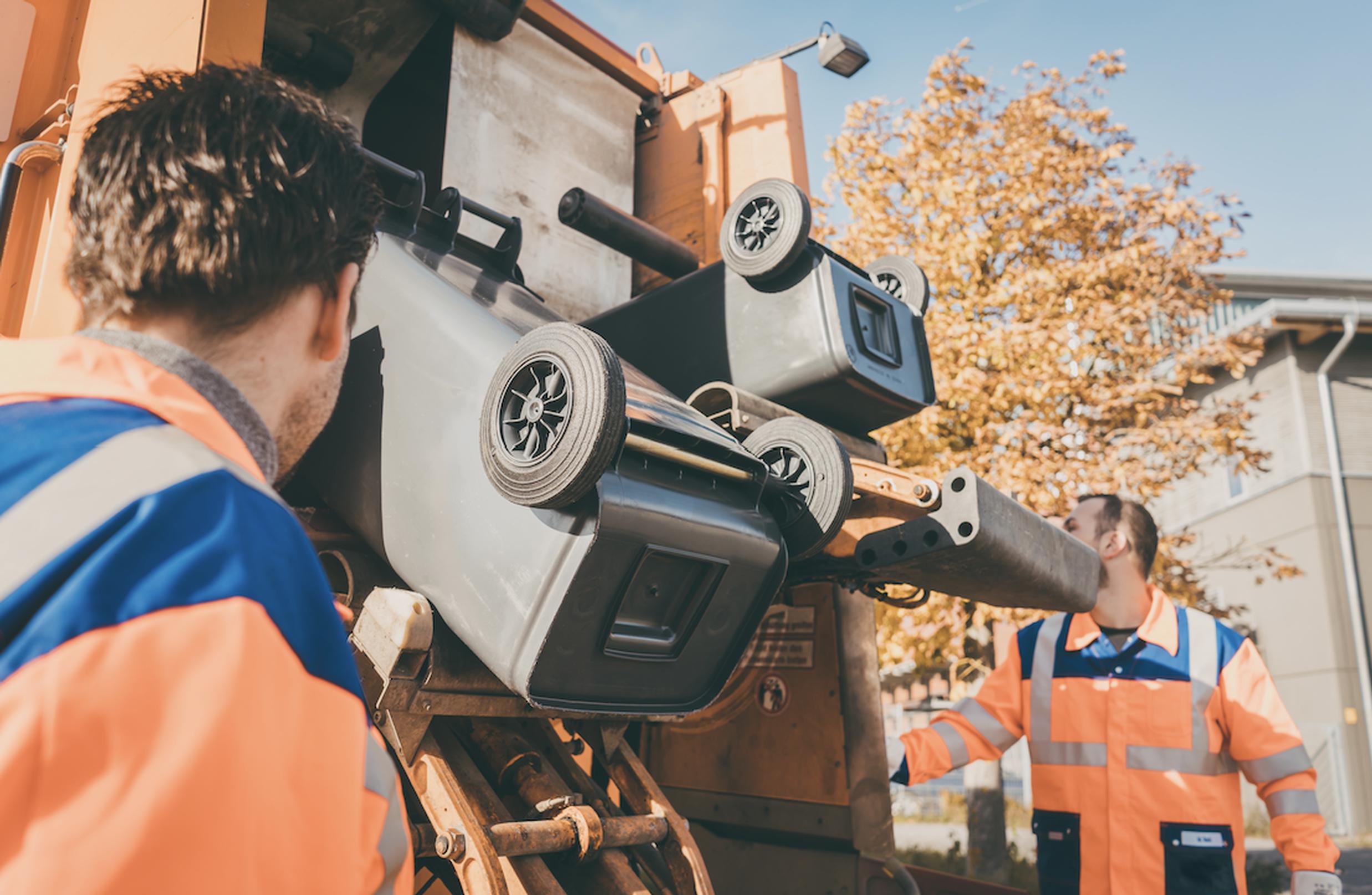 Refuse collection vehicles are amongst the largest carbon emitters on UK roads – up to 600g CO2 per kilometre when fully laden