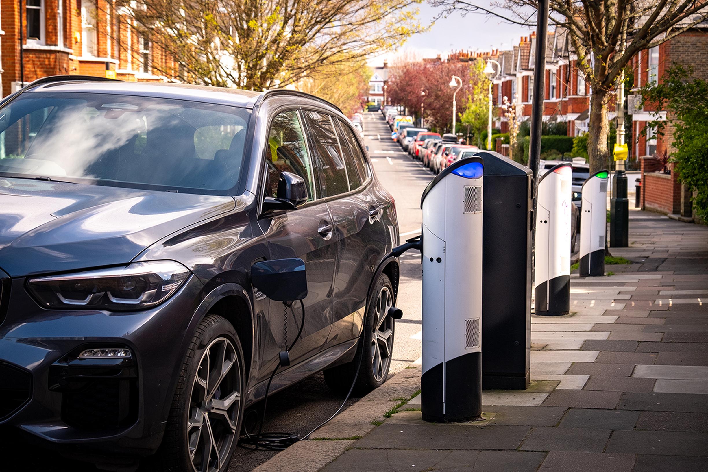 House of Lords Environment and Climate Change Committee has warned higher purchase costs, insufficient charging infrastructure and mixed messaging may deter from adopting EV cars