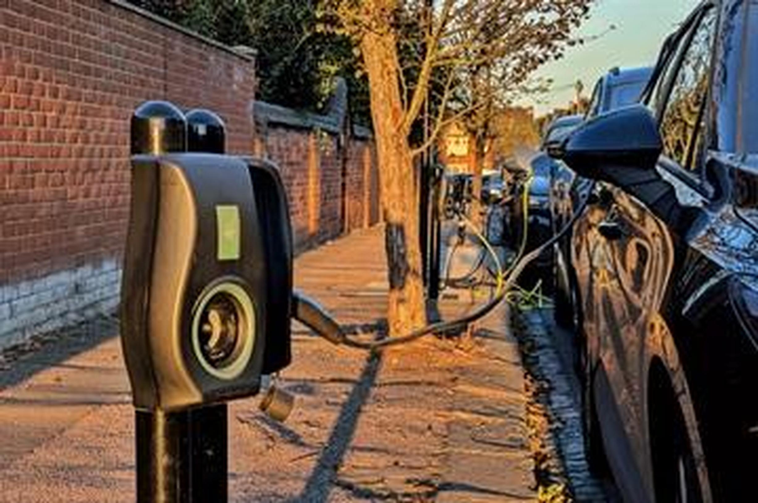 Kerbside charging