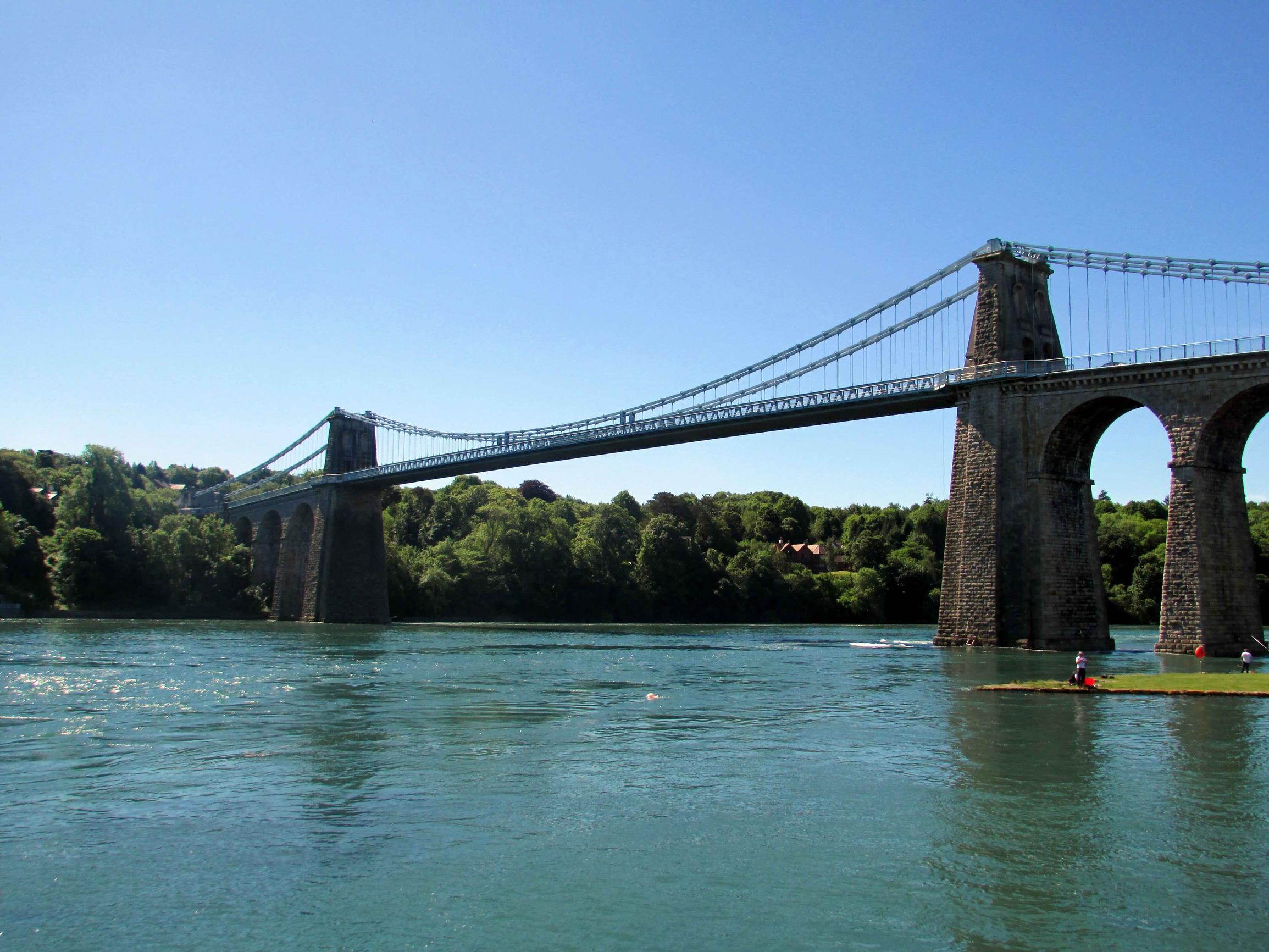 Second emergency closure of Menai Suspension Bridge