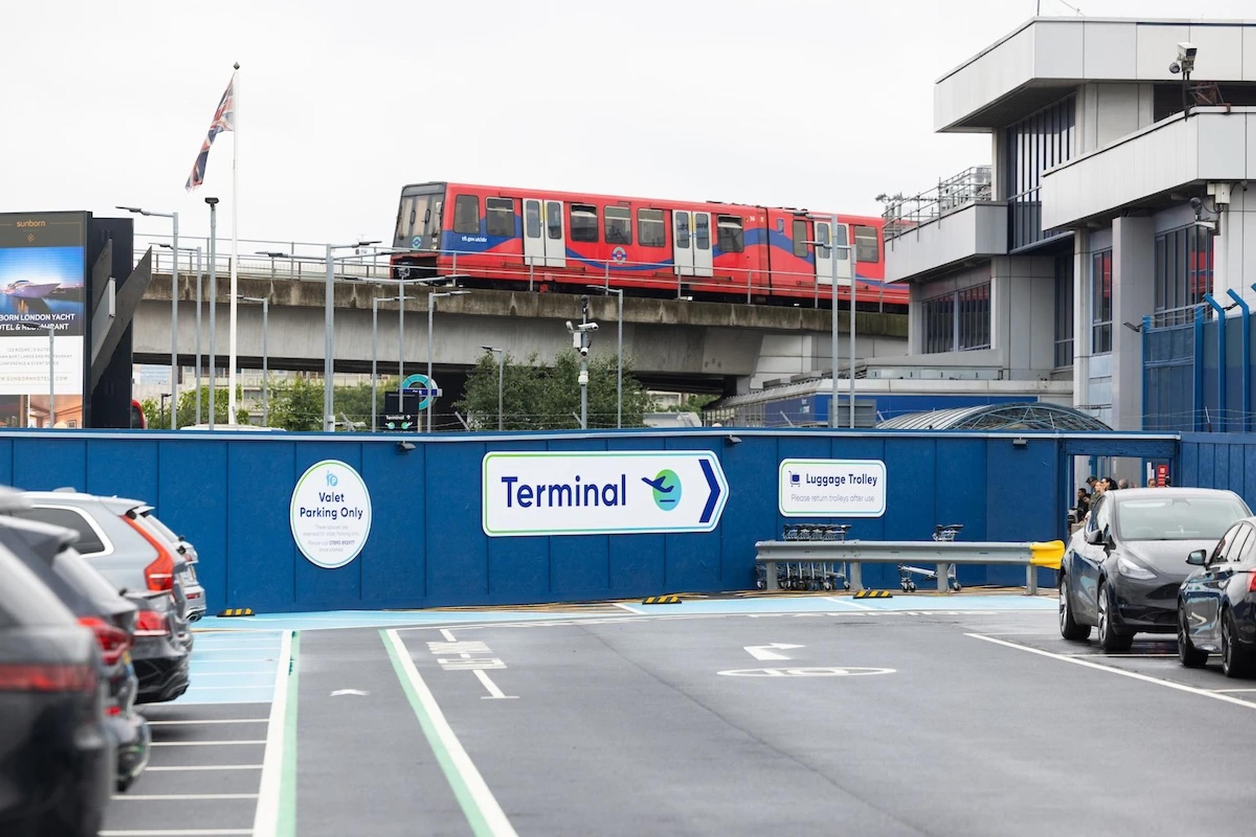 City of London Airport`s drop-off area