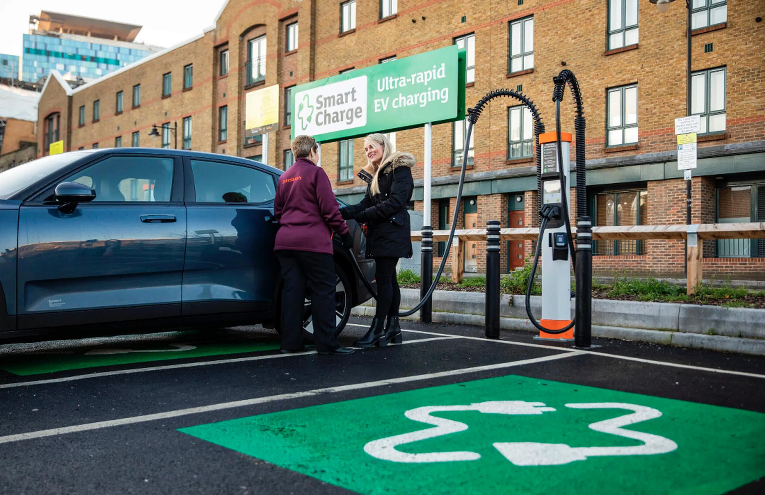 The 4,000th Kempower charger was installed at a shopping park in Southport in collaboration with brand new UK CPO EVCP solutions