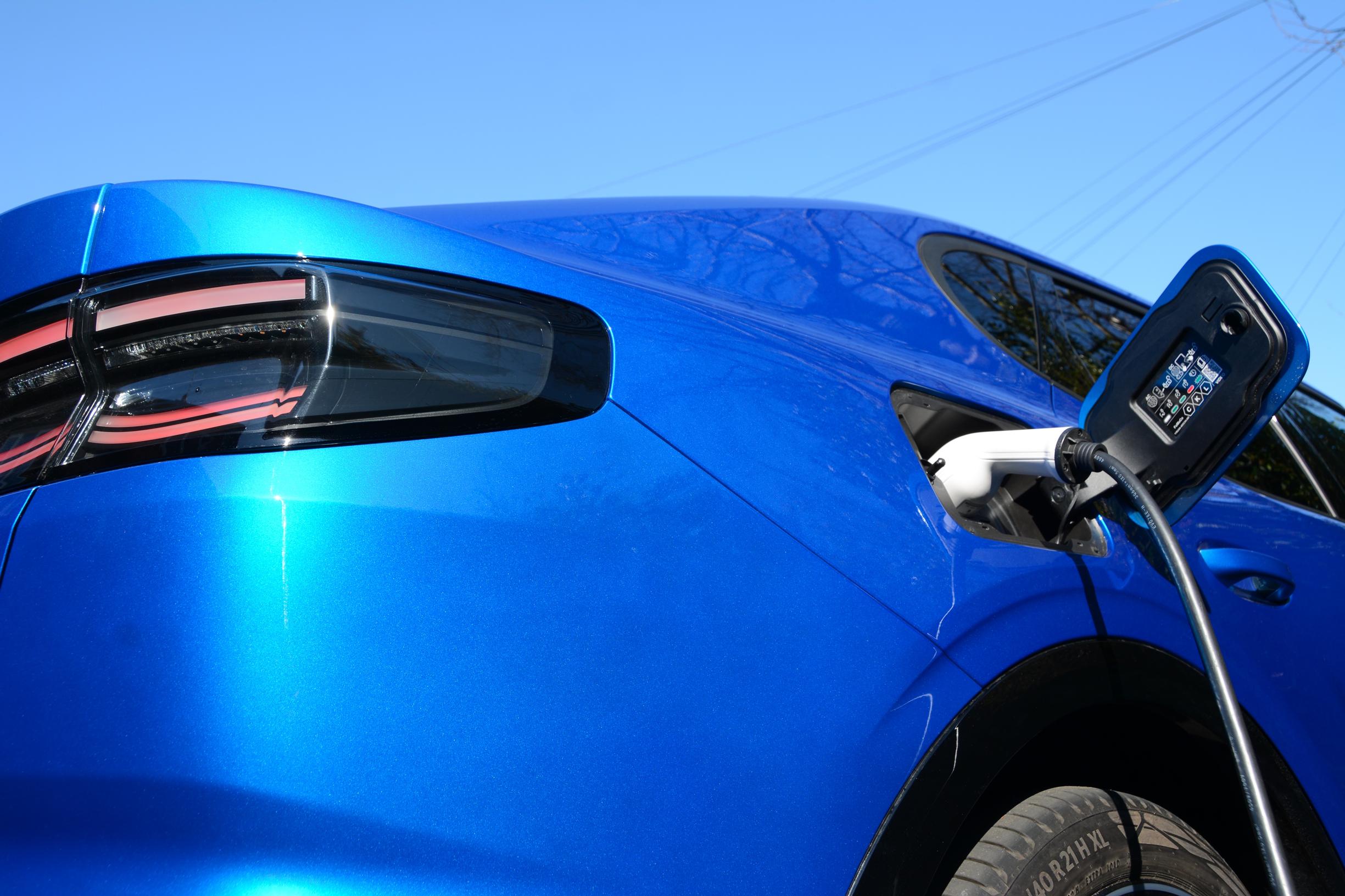 Electric car sales in the UK will increase to 580,000 in 2026