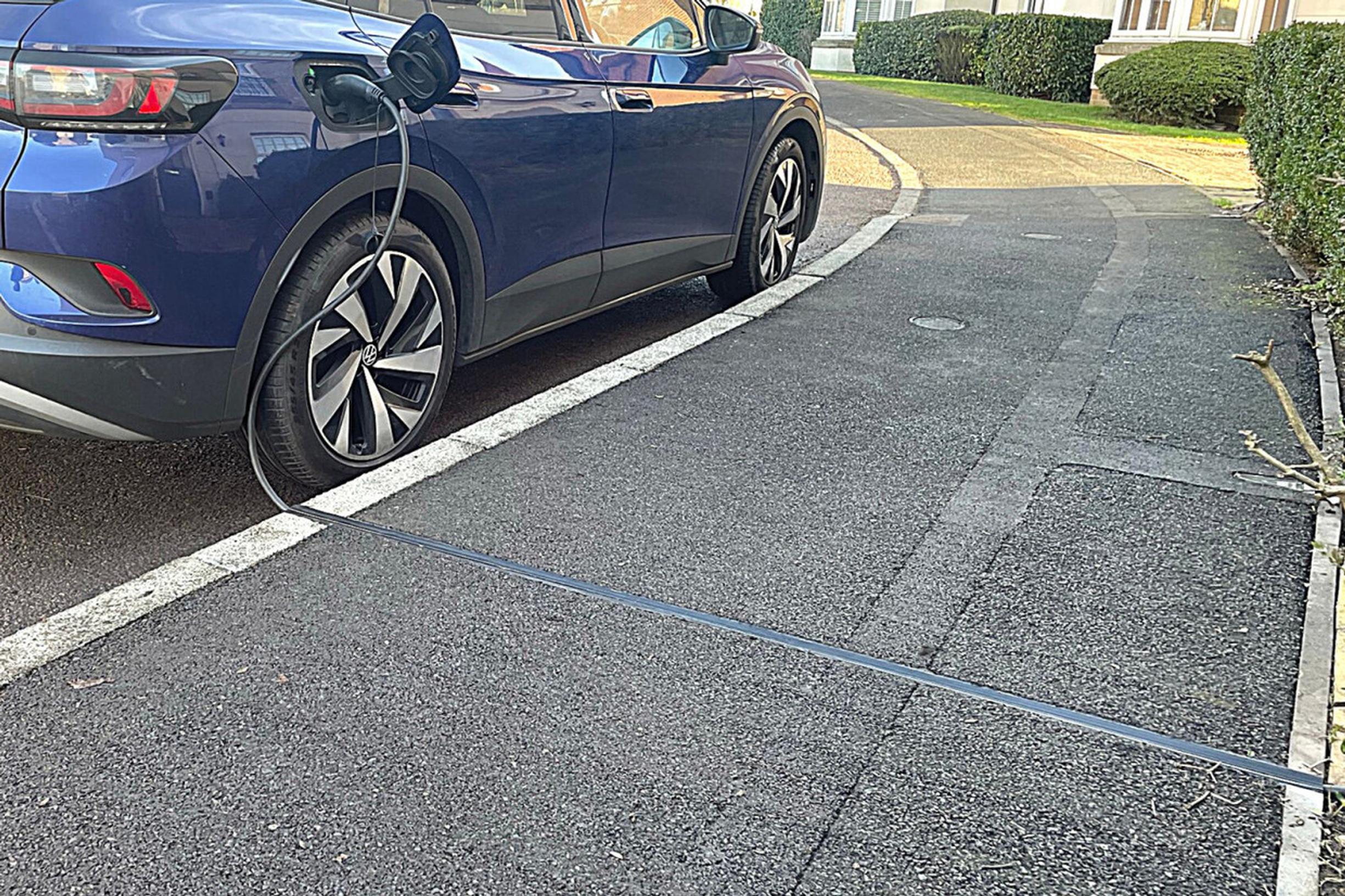 Cross-pavement charging