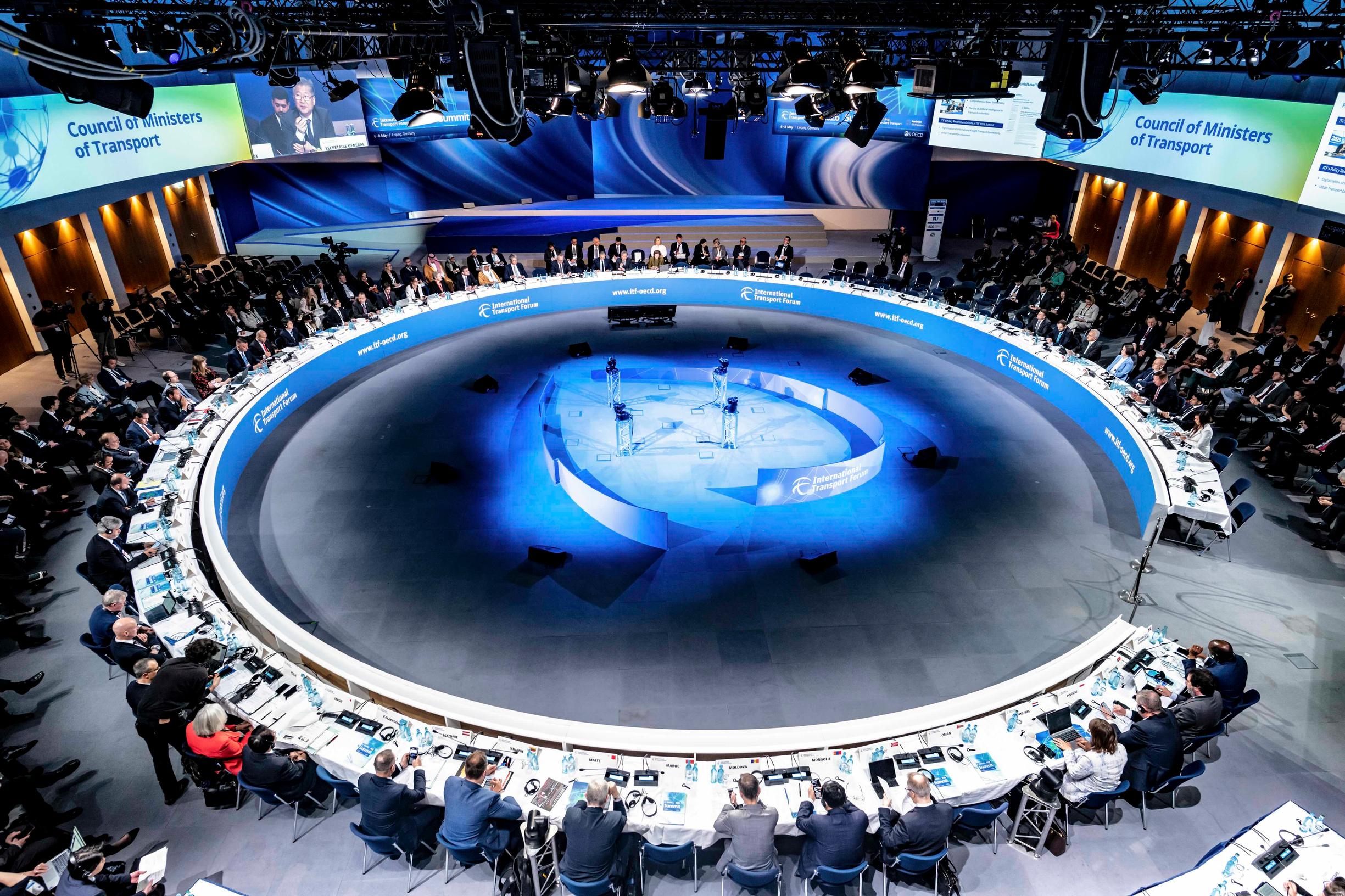 Ministers agree urban transport and digital freight policy recommendations at ITF Summit